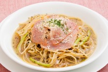 ３位：生ハムとアスパラのペペロンチーノ
