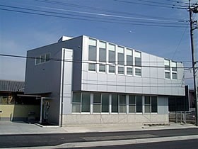 伊勢崎校外観