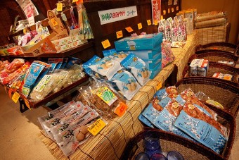 沖縄のお土産コーナー