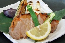もち豚の炙り焼き「世界の塩で」