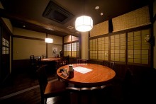 ２階の円卓個室（１２席・テーブル）