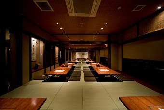 各宴会場をつなげた大宴会場（７２席・掘りごたつ式）