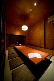 １階の個室（１０席・掘りごたつ式）