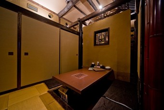１階（６席・掘りごたつ式）