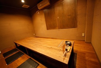 掘りごたつ式の個室