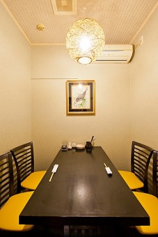 個室のテーブル席（6席×1室）