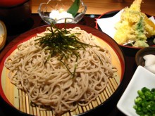 自家製手打ちそばセット　819円