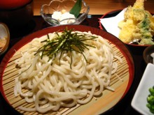 自家製手打ちうどんセット　819円