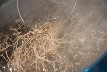 【4】釜で茹で上げ