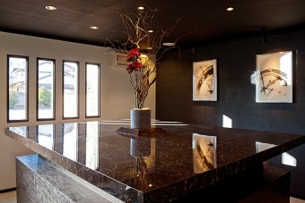 シックで落ち着きのある店内