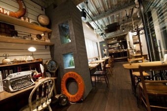 まるで別空間に来たような店内