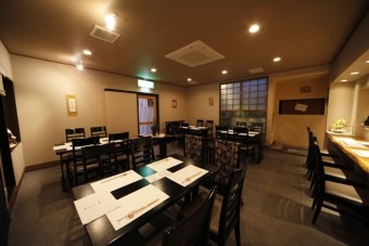店内テーブル席