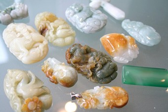翡翠ペンダントヘッド