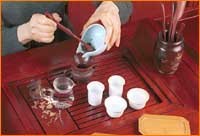 【３】茶葉を入れる