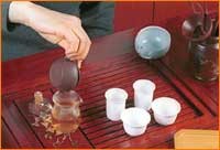 【６】茶海に注ぐ
