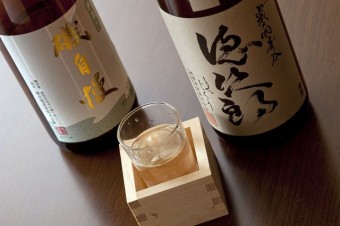 群馬のお店ではなかなか見ない「磯自慢」と「徳次郎　特別純米」。この機会に是非どうぞ。