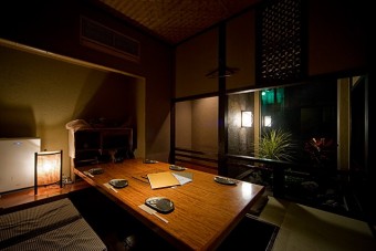 １階の個室（６席・掘りごたつ式）