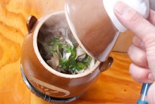 季節のとっくりきのこご飯