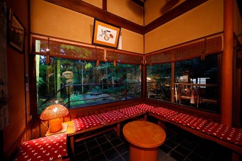 売店横の待合室