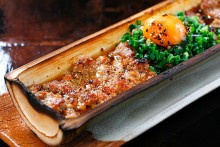 白金豚の竹筒つくね