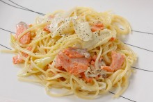ネギとサーモンのクリームパスタ