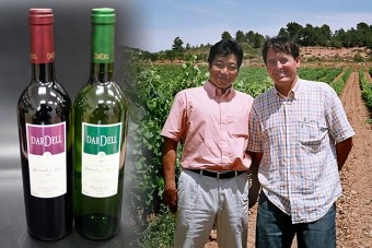ダルデル　／　店主とダルデルの生産者 ぺぺ君