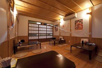 25名様位まで対応可能。お座敷席も完備