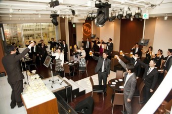 15～50名様（立食なら70名様）まで貸切のパーティー承れます。