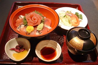 鉄火丼　1050円