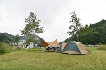 広々した場内で安全快適なキャンプ生活。