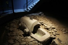 八幡塚古墳内部の石棺