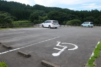 広い駐車場を完備