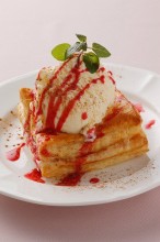 熱々のアップルパイのアイスクリーム