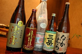 焼酎の取り揃えは、約50種。なかなか見られない珍しいお酒も置いてあります。