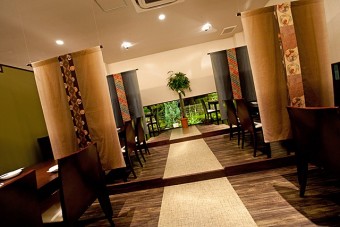 和モダンな店内