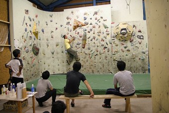 レベルに応じたルートがあります。仲間のボルダリングに