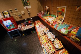 ▲懐かしの駄菓子コーナー