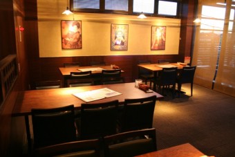 結婚式の2次会等には最適の２Ｆテーブル席