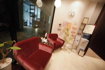 店内入口の待合室