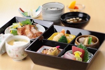 三段松花堂弁当