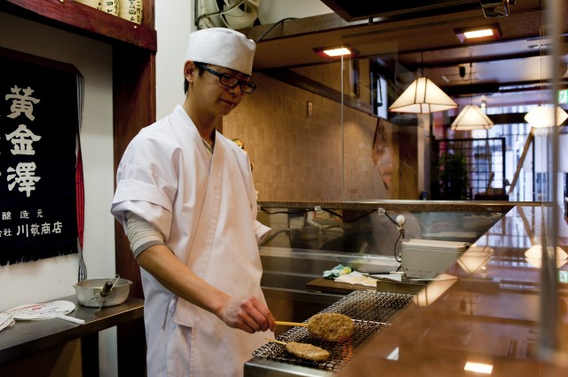 『梅の花』店長  鈴木遼平