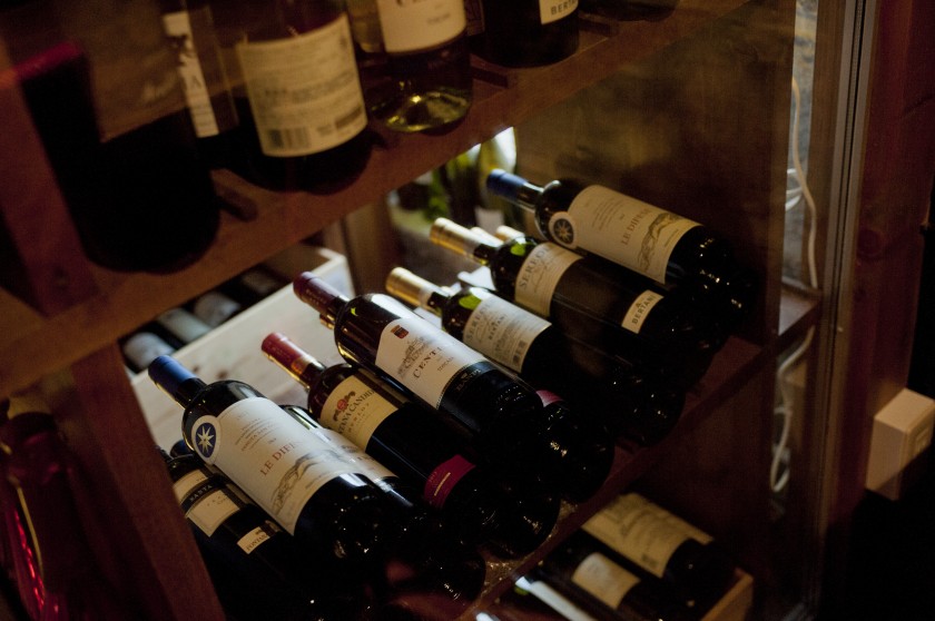 常時200本以上のワインを品揃え。グラスワインも常時10種以上が楽しめる
