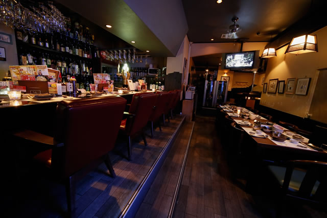 シックでアダルトな雰囲気の店内
