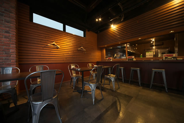 スタイリッシュ&モダンなブルックリンスタイルの店内