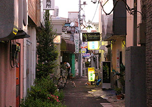 生活感ある柳川町の路地裏