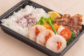 赤城鶏のガランティーヌと上州豚のグリエ弁当