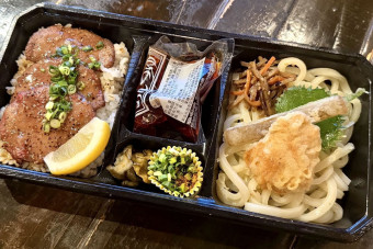 特上牛たんうす切り塩焼き重と天ぷらうどん弁当