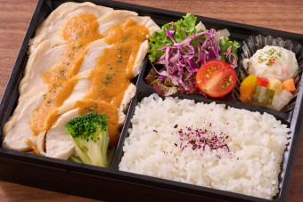 赤城鶏のロースト弁当