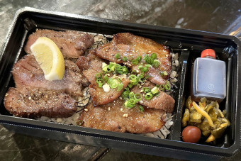 厚切り牛タン塩焼きと上州麦豚重