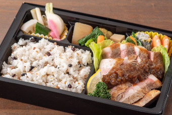 【無添加・化学調味料不使用】もち豚の厚切りロース焼き弁当